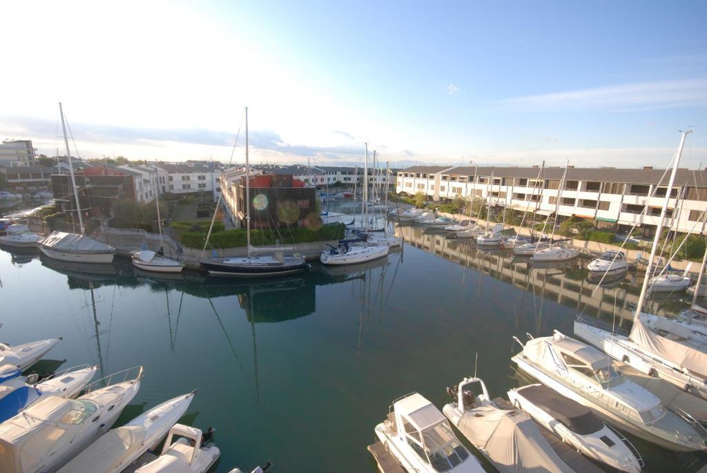 Residenza Olimpo Apartment Lignano Sabbiadoro Luaran gambar